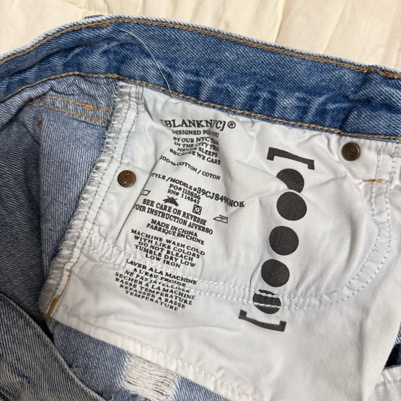 BLANKNYC High Rise Distressed Denim Light Wash Jean Shorts Size 31 - Picture 3 of 14